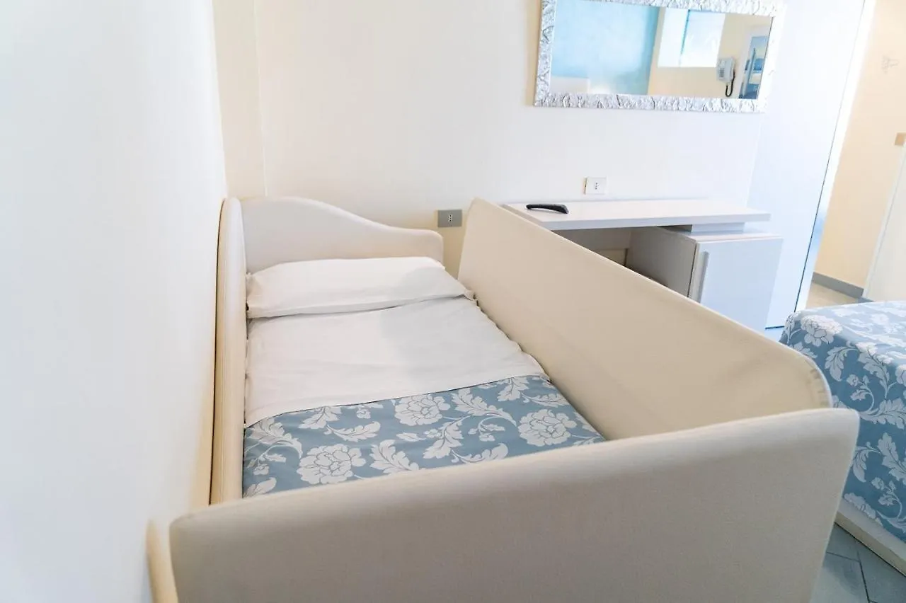 Hotel Embassy Cesenatico 3*,